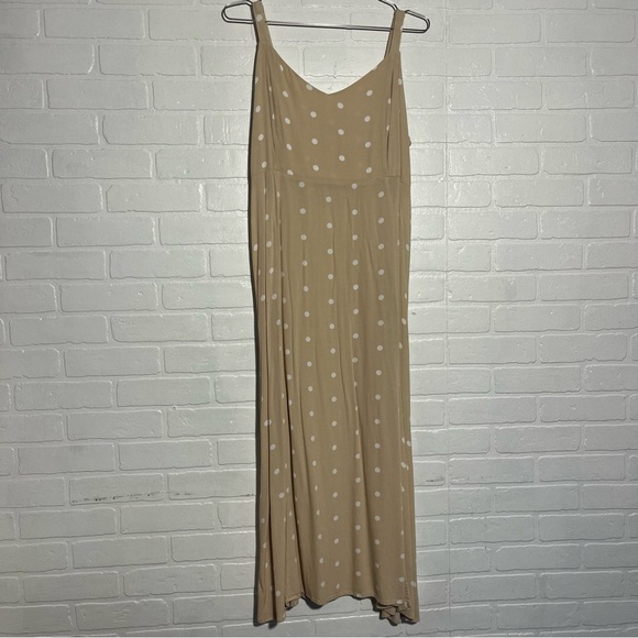 Old Navy Dresses & Skirts - Old Navy Womens Midi Dress Tan and White Polka Dots with Slit Casual XL